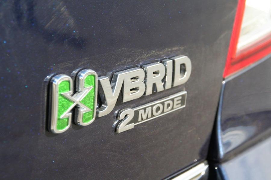 Логотип Saturn Vue Green Line 2Mode Hybrid 2008 года  (фото 5 из 34)